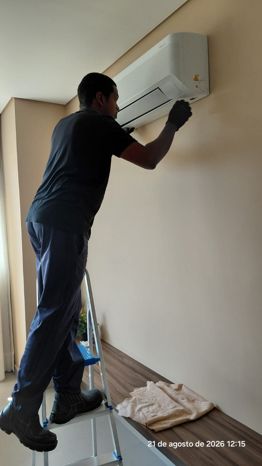 Reparo e manutenção de ar-condicionado a domicílio